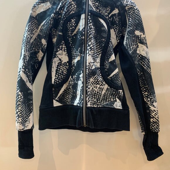 Lululemon Splash Scuba Hoodie Jacket Black White Paint - Women's Size 8 - Picture 2 of 8